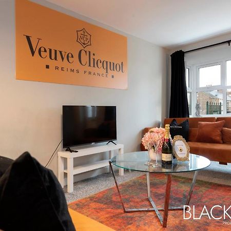 Champagne House - 4 Bed Property Plus 2 Sofa Beds By Bpne Darlington  Exteriör bild