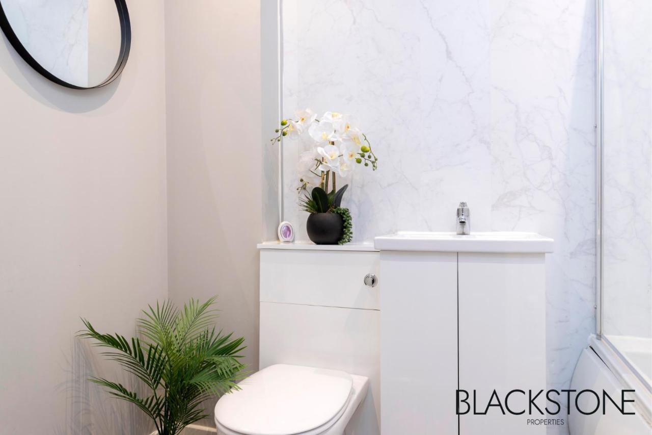 Champagne House - 4 Bed Property Plus 2 Sofa Beds By Bpne Darlington  Exteriör bild