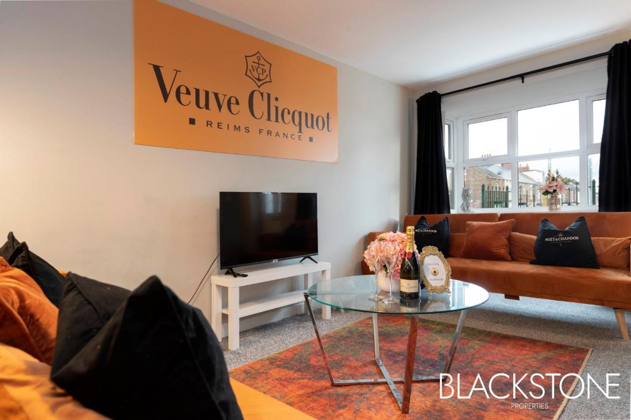 Champagne House - 4 Bed Property Plus 2 Sofa Beds By Bpne Darlington  Exteriör bild