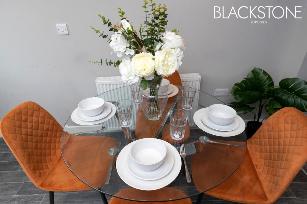 Champagne House - 4 Bed Property Plus 2 Sofa Beds By Bpne Darlington  Exteriör bild