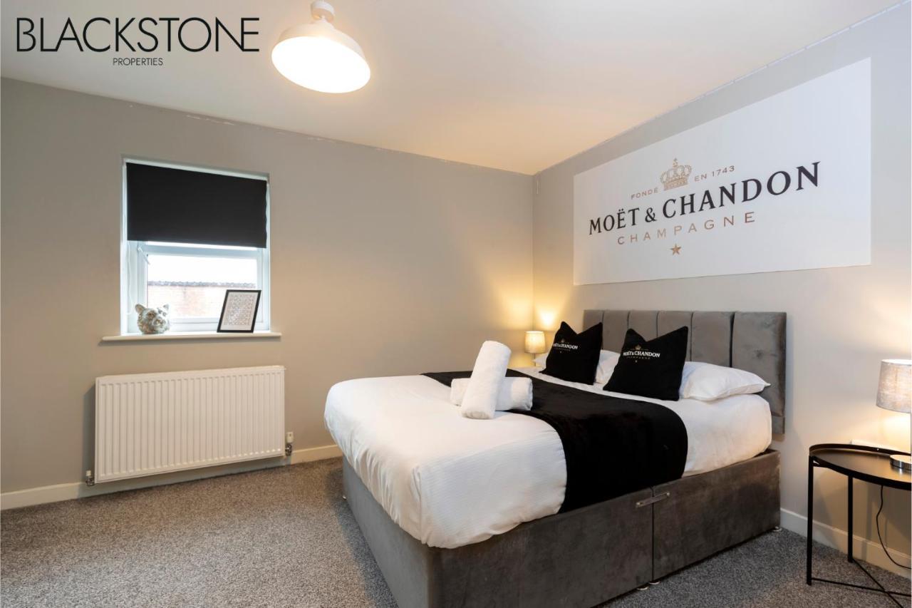 Champagne House - 4 Bed Property Plus 2 Sofa Beds By Bpne Darlington  Exteriör bild