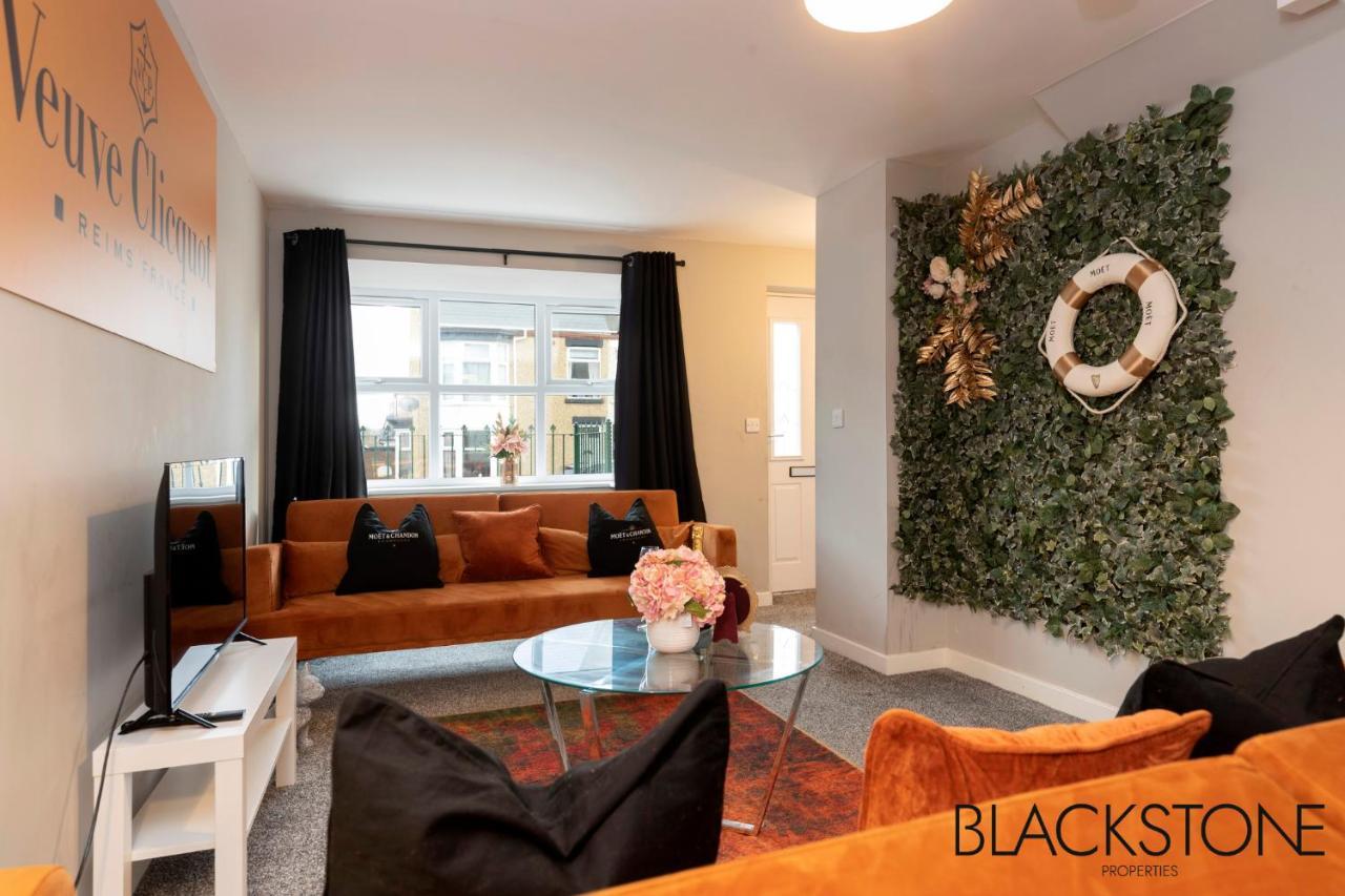Champagne House - 4 Bed Property Plus 2 Sofa Beds By Bpne Darlington  Exteriör bild