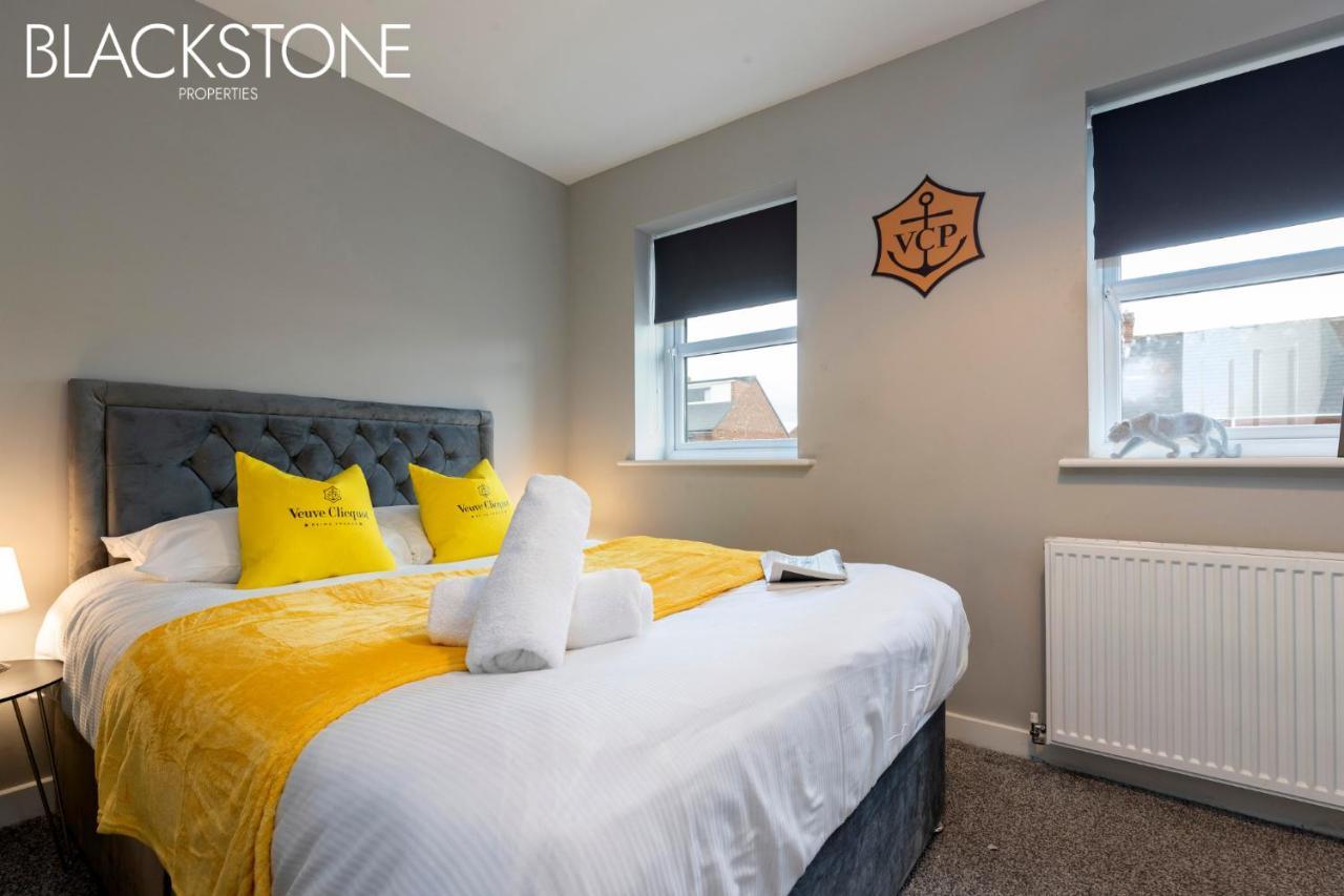 Champagne House - 4 Bed Property Plus 2 Sofa Beds By Bpne Darlington  Exteriör bild