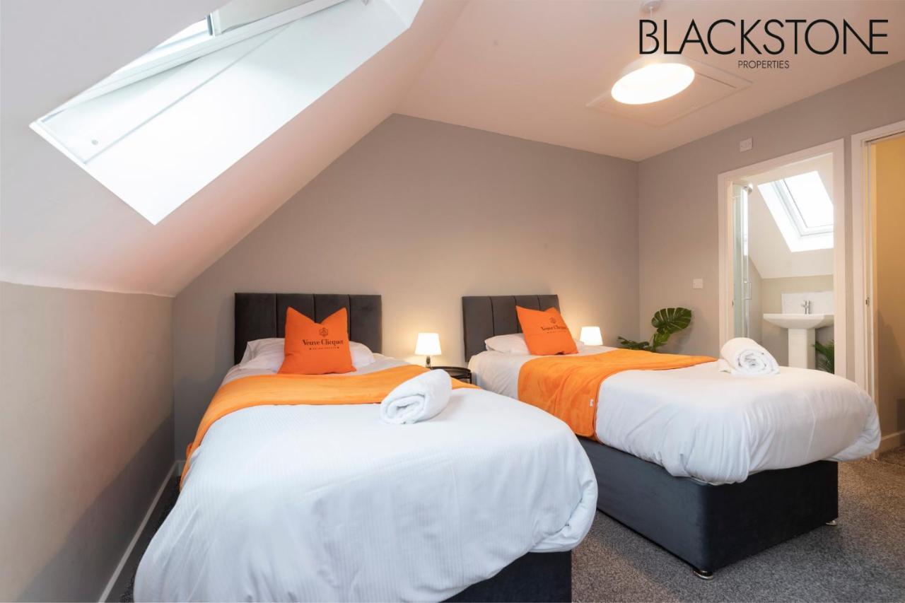 Champagne House - 4 Bed Property Plus 2 Sofa Beds By Bpne Darlington  Exteriör bild