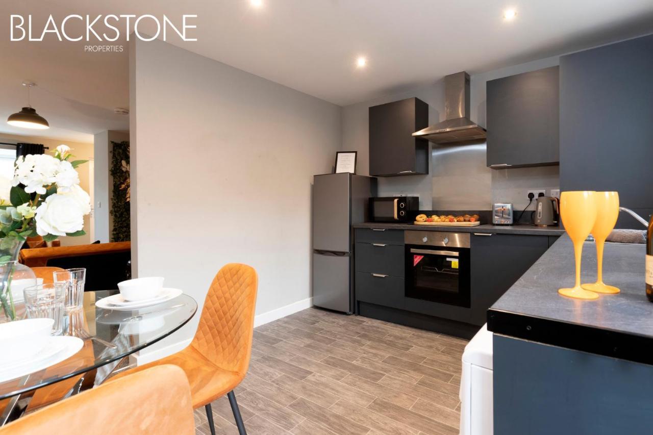 Champagne House - 4 Bed Property Plus 2 Sofa Beds By Bpne Darlington  Exteriör bild