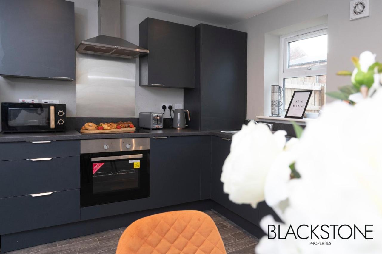 Champagne House - 4 Bed Property Plus 2 Sofa Beds By Bpne Darlington  Exteriör bild