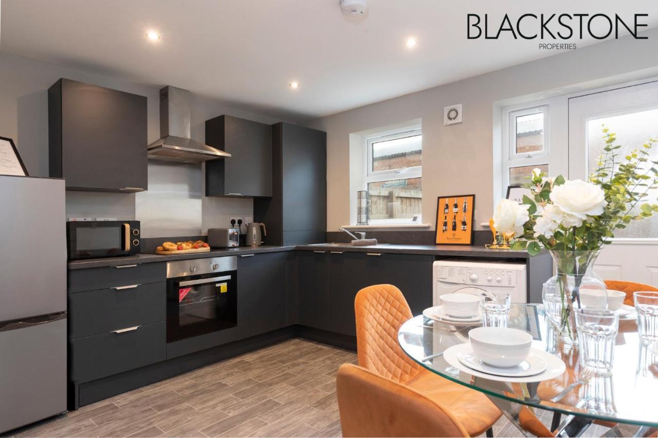 Champagne House - 4 Bed Property Plus 2 Sofa Beds By Bpne Darlington  Exteriör bild